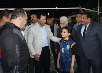 وزير الشباب والرياضة يفتتح ملعبا متعدد الأغراض بنادي النيل الرياضي