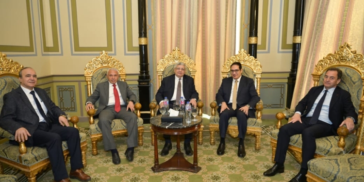 نخبة من كبار اطباء الاورام فى مصر