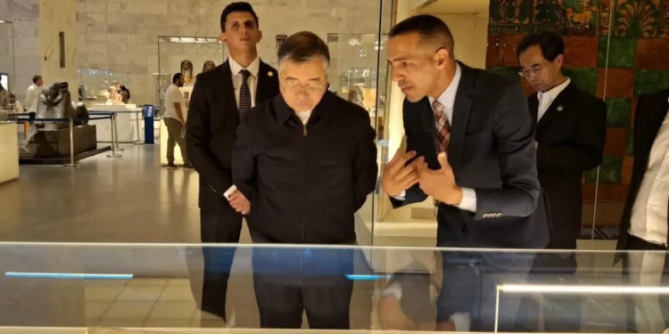 المتحف القومي للحضارة المصرية يستقبل وفداً رفيع المستوى من الحزب الشيوعي الصيني