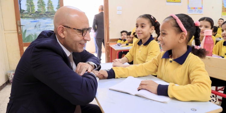 افتتاح محل خمور أمام مدرسة بالمعادي وأولياء الأمور يستغيثون بالوزارة والمحافظة