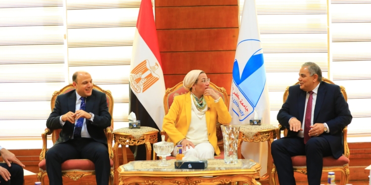 رئيس جامعة كفر الشيخ يستقبل وزيرة البيئة