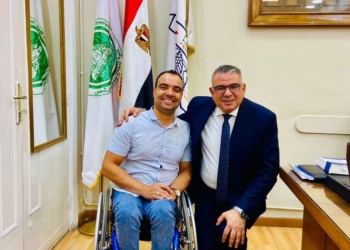 “تجارة عين شمس” تكرّم البطل العالمي هيثم عبد الشافي تقديرًا لإنجازاته الرياضية