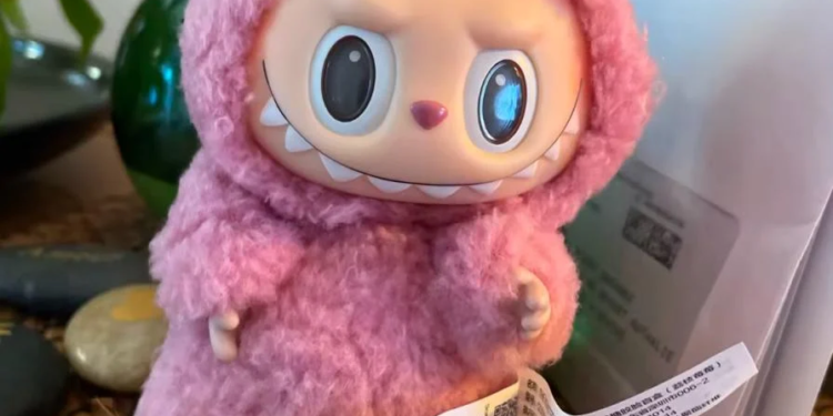 هوس اسمه "لابوبو".. كيف أشعلت دمية العالم وتحولت لأيقونة الشباب والمشاهير؟