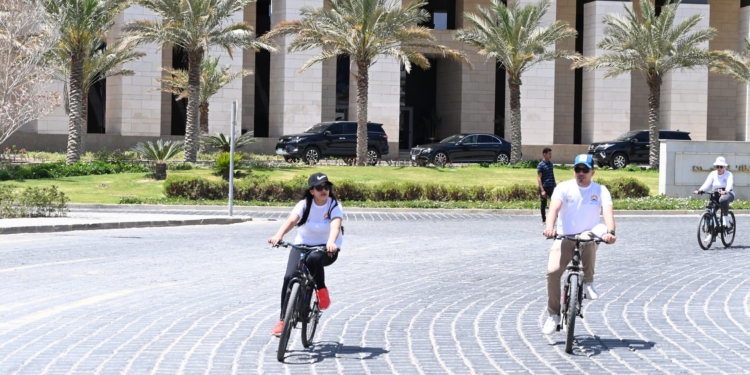 وزير الشباب والرياضة يطلق شارة بدء ماراثون دراجات جامعة 6 أكتوبر بالعاصمة الإدارية الجديدة