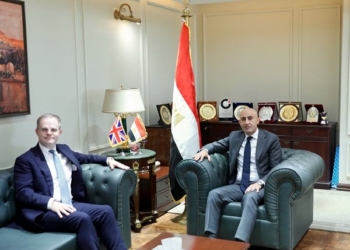 وزير التعليم يبحث مع السفير البريطاني تعزيز الشراكة في بناء نظام تعليمي حديث"