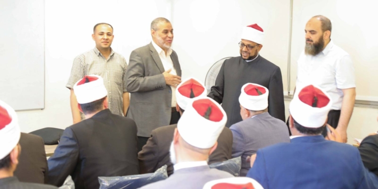 أمين البحوث الإسلامية يتفقد الدورة التدريبية لأكاديمية الأزهر العالمية للتدريب حول: (مهارات الفتوى العملية)