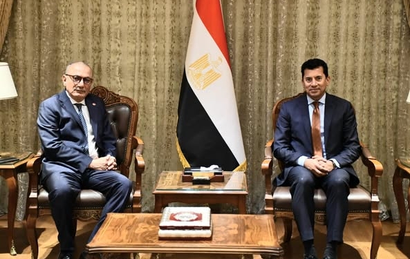 وزير الرياضة يلتقي السفير التركي بالقاهرة لبحث التعاون الثنائي في المجالات الشبابية والرياضية