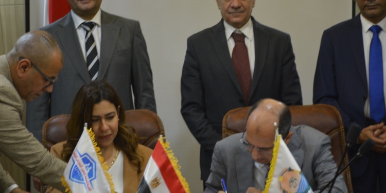 تعاون مشترك بين هيئة التأمين الصحي الشامل ومستشفيات جامعة أسوان