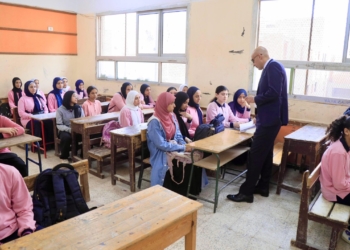 تربوي يحذر: الغياب وإهمال الانضباط يهددان نجاح الطلاب بالنظام الجديد