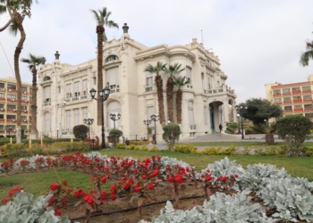 جامعة عين شمس توضح ملابسات سقوط طالبة “كلية البنات” من السلم