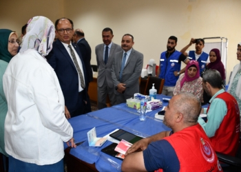 رئيس جامعة حلوان يتفقد المبادرات الطبية الموسعة للكشف المبكر عن الأورام والأمراض المزمنة