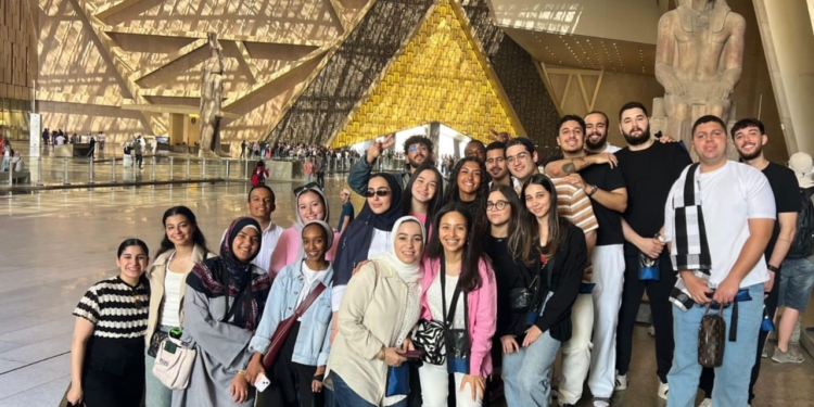 طلاب جامعة جزيرة الأمير إدوارد يناقشون أفكار تسويقية عالمية للمتحف المصري الكبير