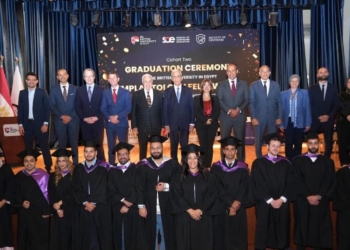 الجامعة البريطانية تحتفل بتخرج الدفعة الثانية من برنامج زمالة زراعة الأسنان 