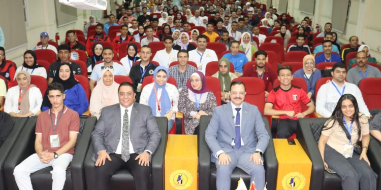 بناء الوعي الوطني ومواجهة التطرف على طاولة الملتقى الحوارى بمعهد إعداد القادة