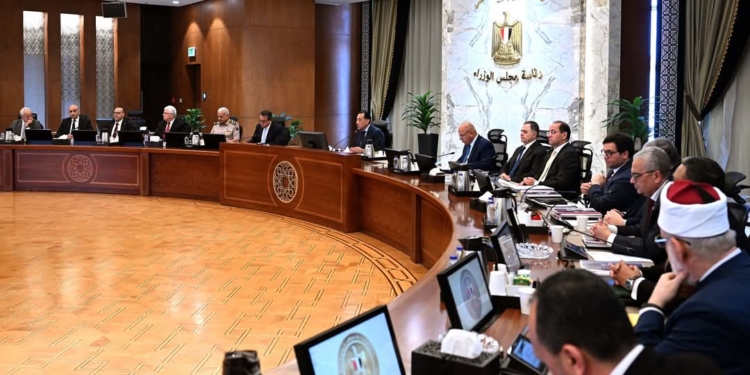 «عبداللطيف» يستعرض قرارات وخطوات التعامل مع التحديات التي تواجه العملية التعليمية