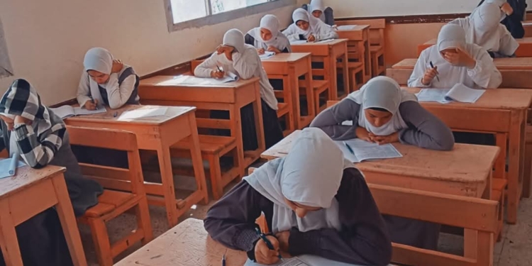 تداول أسئلة امتحان اللغة العربية لـ الشهادة الإعدادية بالقاهرة والجيزة