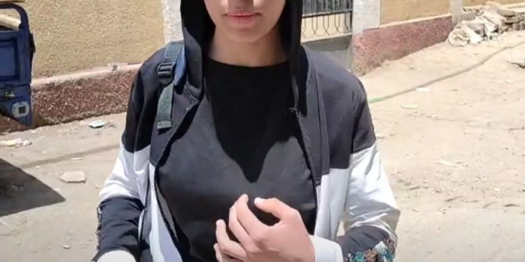 ضربوها بالطوب.. أول تعليق من «التعليم» على إصابة طالبة خلال أداءها الامتحان