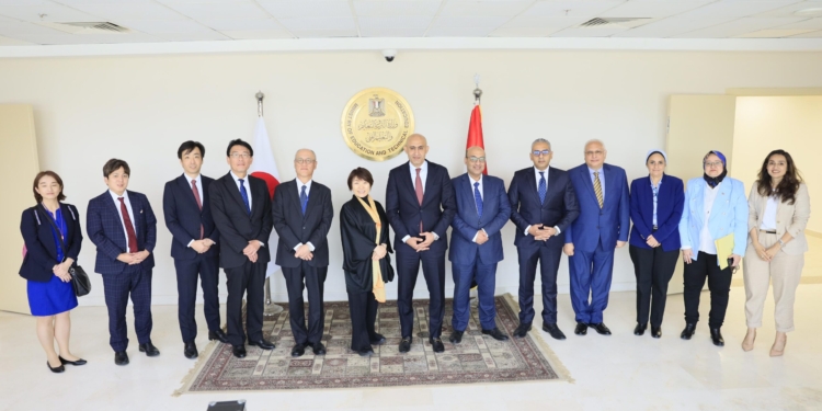 وزيرا التعليم والياباني يبحثا خطوات عرض نموذج المدارس المصرية اليابانية بمؤتمر "تيكاد 9"