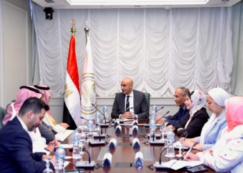 «عبداللطيف» يستقبل المدير العام لمكتب التربية العربي بالخليج لبحث التعاون بالمشروعات التعليمية