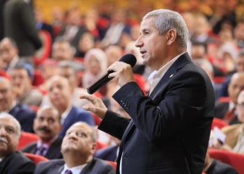 «عبداللطيف» يوجه بصرف مستحقات معلمي الحصة المتأخرة وبدل مراقبة الامتحانات