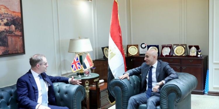 «عبداللطيف» يستقبل السفير البريطاني لبحث تعزيز  التعاون بالمشروعات التعليمية 