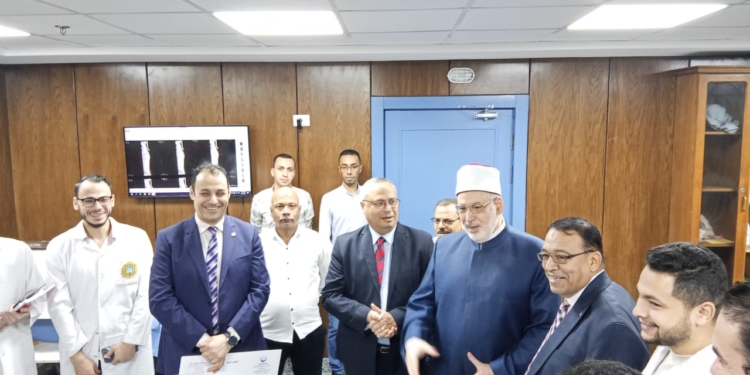 وكيل الأزهر يتفقد مستشفى سيد جلال الجامعي ويشيد بالخدمات الطبية التي تقدمها للمواطنين
