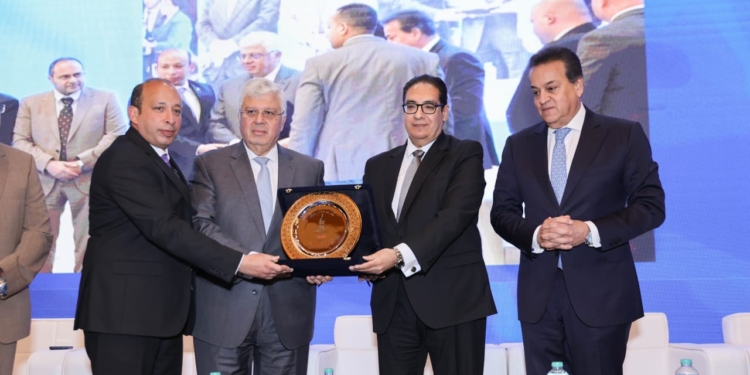 في مؤتمر “مجتمع طبي مبتكر”.. قادة التعليم والصحة يؤكدون: قصر العيني منارة الطب والابتكار في مصر والمنطقة