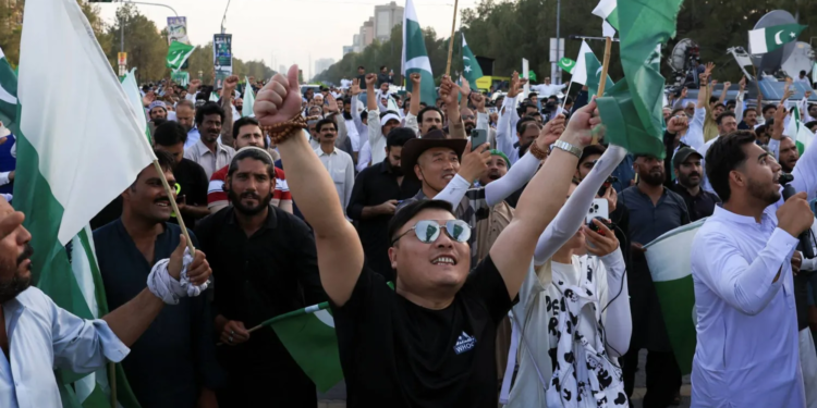 التوترات بين دلهي وإسلام أباد … وقف إطلاق للنار وتكهنات حول إستدامته !؟