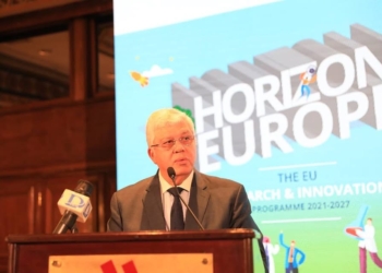 عاشور يدعو الباحثين لإنتاج بحوث وحلول مؤثرة في أولويات التنمية المستدامة