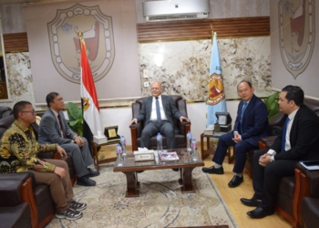 رئيس جامعة سوهاج يستقبل نائب سفير دولة اندونيسيا