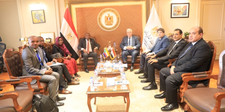 وزير التعليم العالي يستقبل وزير خارجية جمهورية القمر المتحدة لبحث تعزيز العلاقات