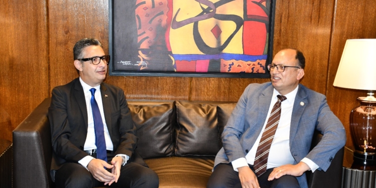 رئيس جامعة حلوان يستقبل وزير التموين في مجمع الفنون والثقافة