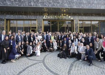 طلاب منحة برنامج يوسف جميل بالجامعة الأمريكية يستكشفون الذكاء الاصطناعي في مؤتمر دولي بتركيا