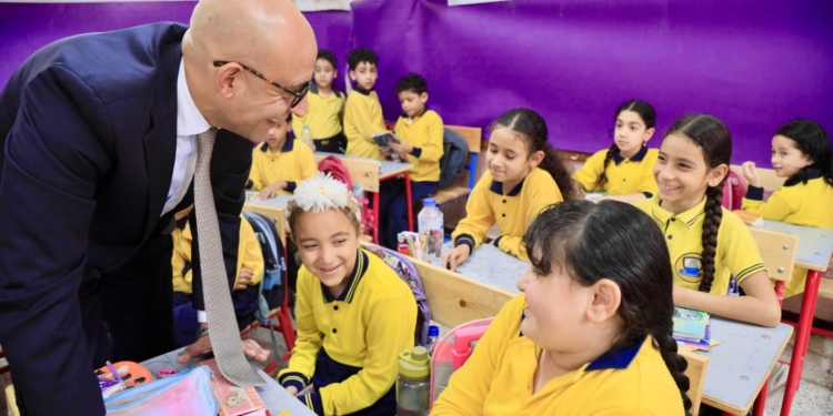 وكيل تعليم دمياط يتفقد الامتحانات ويوجّه تحذيرات حاسمة: لا تهاون في الانضباط أو الغش