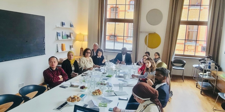 «تطوير التعليم بالوزراء» يبحث مع جهات الهجرة الشرعية الألمانية وبرامج الإرشاد المهني متطلبات العمل في ألمانيا