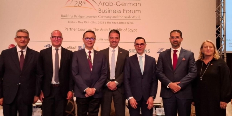 السفير المصري ببرلين: مناخ الاستثمار في مصر يقدم منظومة من الحوافز والمزايا الجاذبة للاستثمار