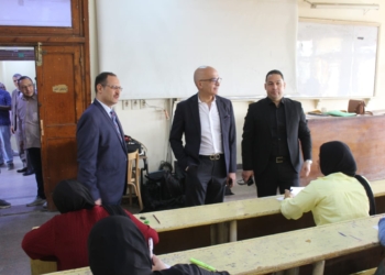 رئيس جامعة غين شمس يتفقد امتحانات الكليات