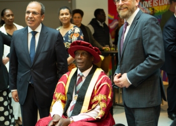 رئيس الجامعة البريطانية في مصر يشارك في حفل تنصيب الرئيس الشرفي لجامعة شيفيلد هالام 