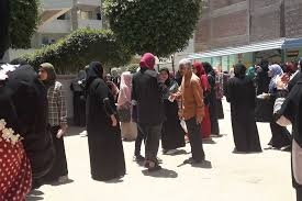 الأم المصرية لا مثيل لها فى التحمل والصلابة فى الامتحانات