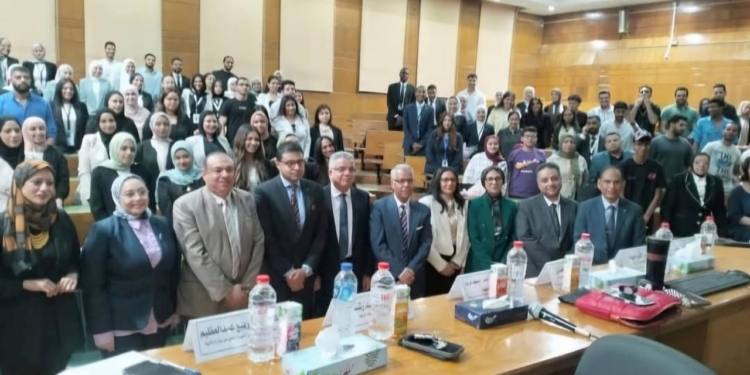 خبراء الاقتصاد بجامعة القاهرة لتشجيع الطلاب على الابتكار