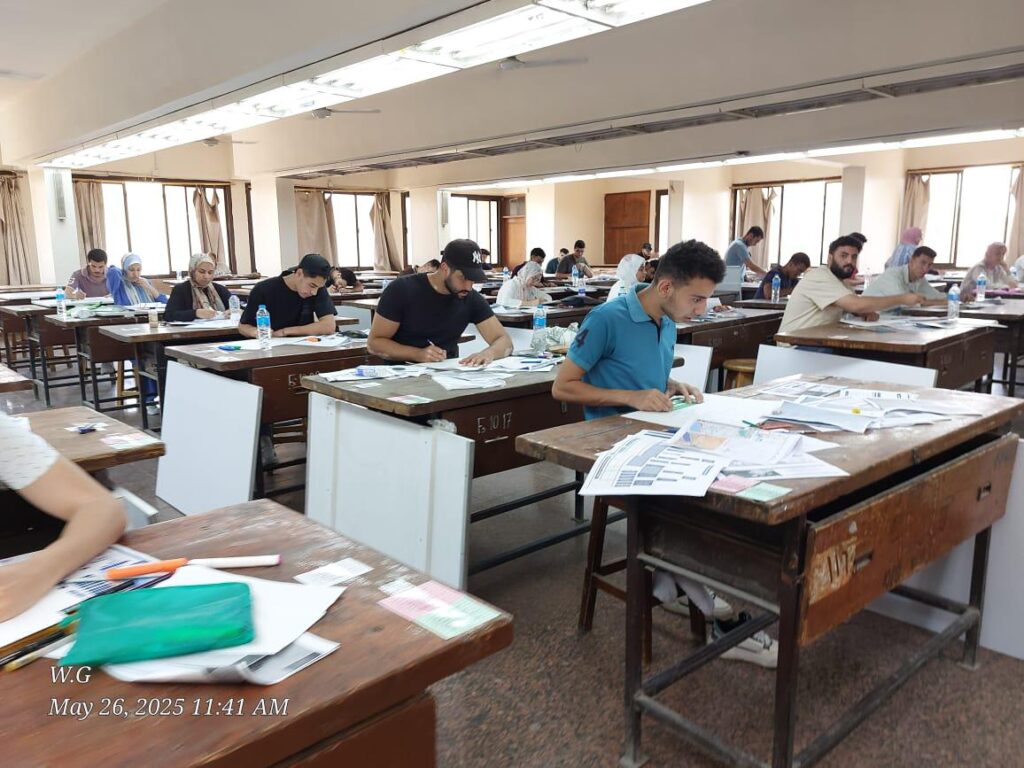 نائب رئيس جامعة القاهرة يطمئن على الطلاب 