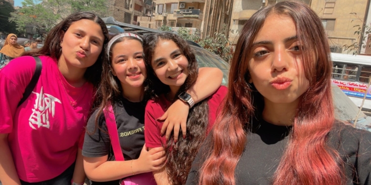 فرحة البنات بنهاية الامتحانات