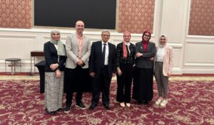  الجامعة الأمريكية تطلق مبادرة اارعاية الصحية 