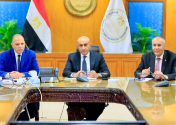 الثانوية العامة 2025.. "عبداللطيف" يواصل متابعة الامتحانات من غرف العمليات وكاميرات المراقبة