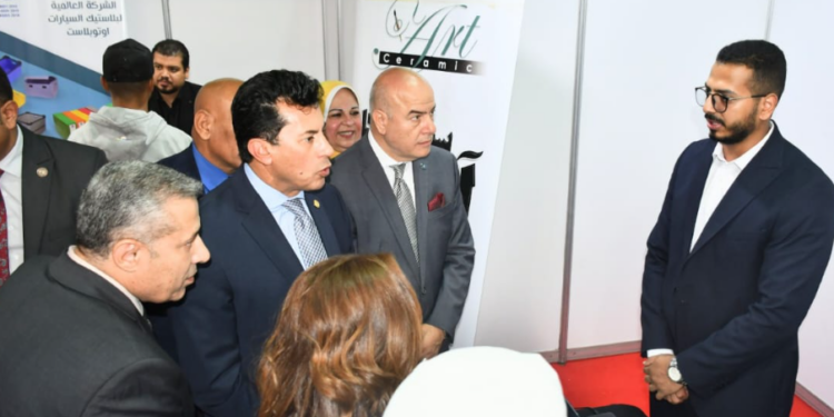 وزير الشباب يفتتح ملتقي ” توظيف مصر “