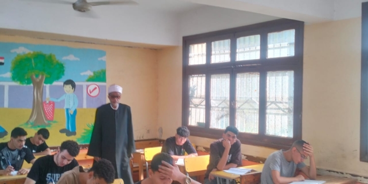 الثانوية الأزهرية 2025 : روساء الإدارات بقطاع المعاهد الأزهرية يتابعون أعمال الامتحانات