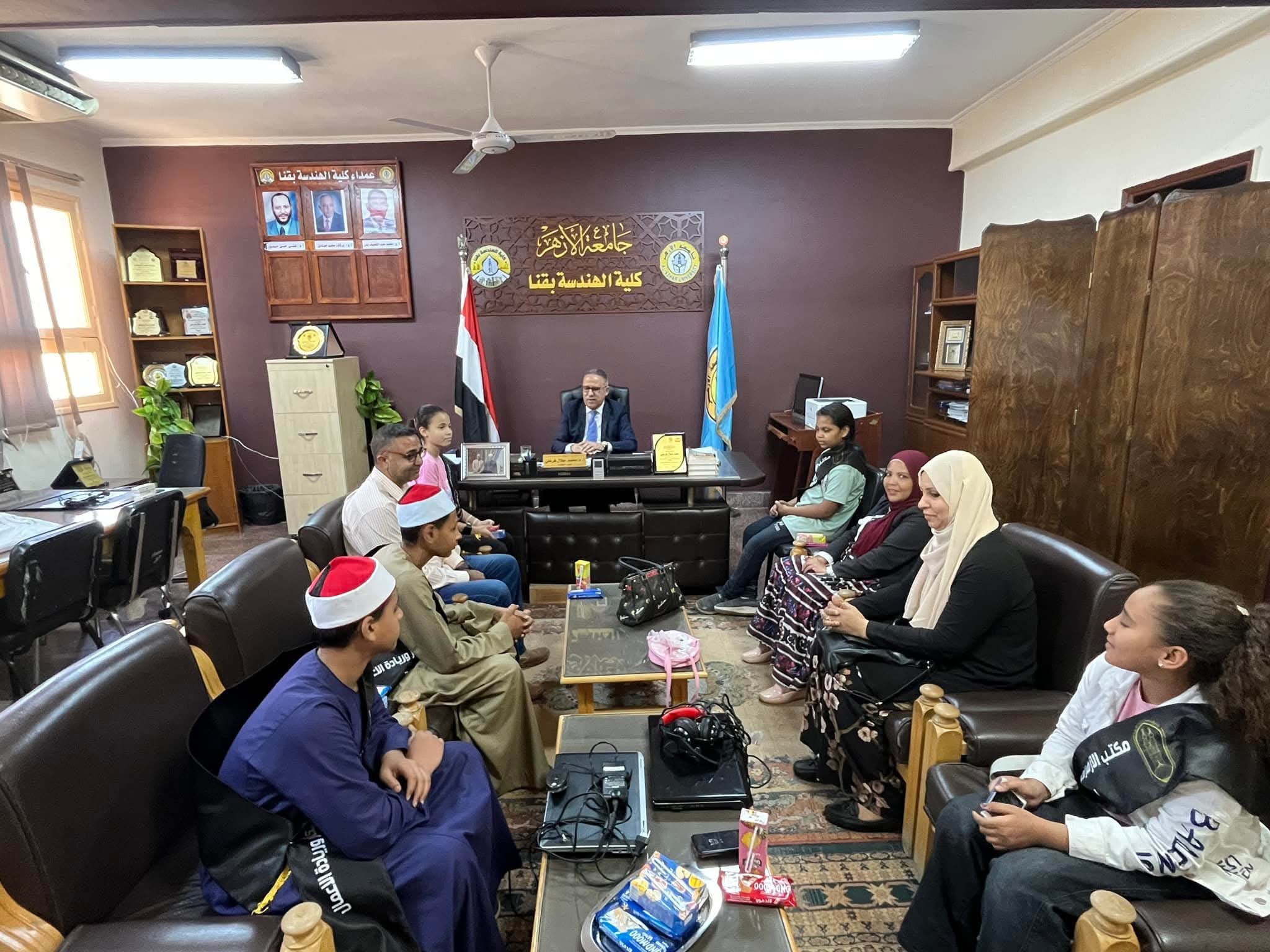 هندسة الأزهر بقنا تستقبل المبدعين من طلاب المعاهد الأزهرية وتقدم لهم التوجيه الأكاديمي والفني وتعدهم بالمساعدة في تصنيع ابتكاراتهم