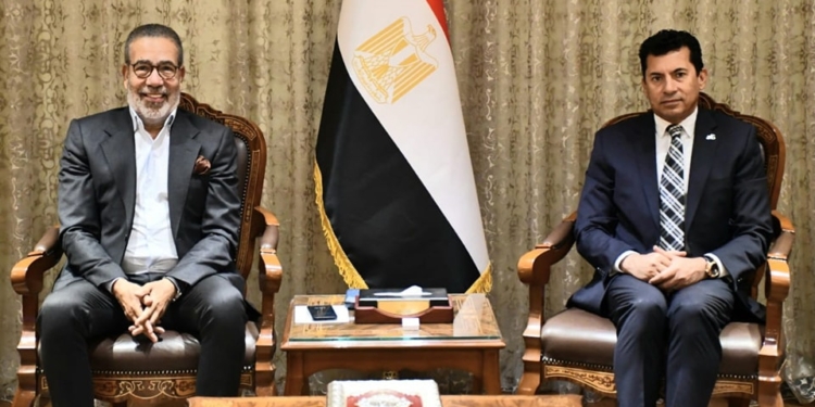 *وزير الشباب والرياضة يبحث مع الكاتب والسيناريست مدحت العدل تطوير مسابقة “إبداع”