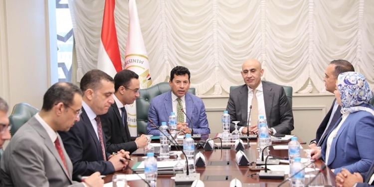 وزير التعليم والشباب يبحثا إطلاق دوري المدارس وتطوير مشروع اللياقة البدنية