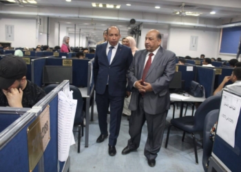 نائب رئيس جامعة القاهرة يتفقد امتحانات الفرقة الأولى BMS103 بطب قصر العيني